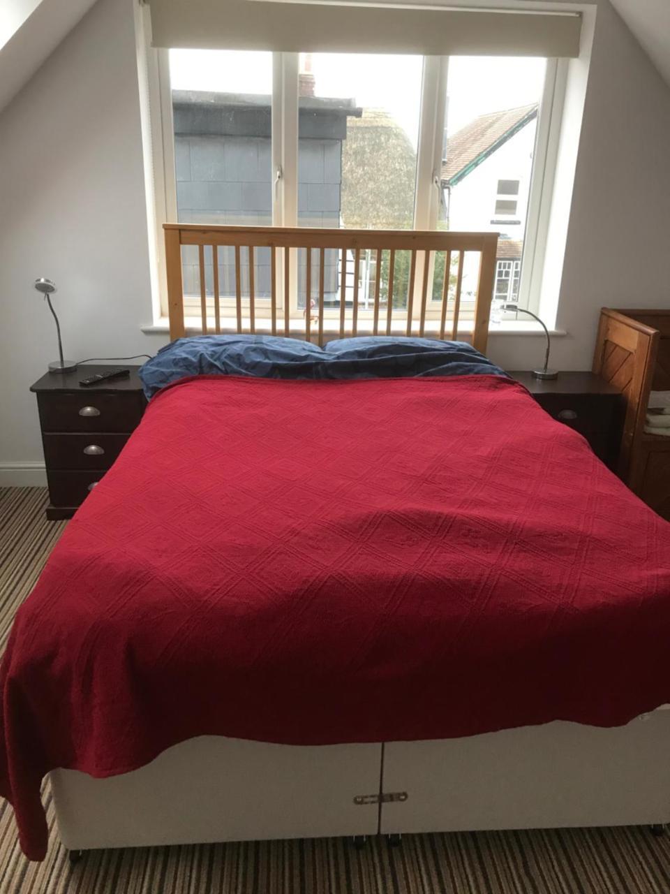 Studio Above Worlds End Microbrewery And Behind The Crown Inn Pewsey Extérieur photo
