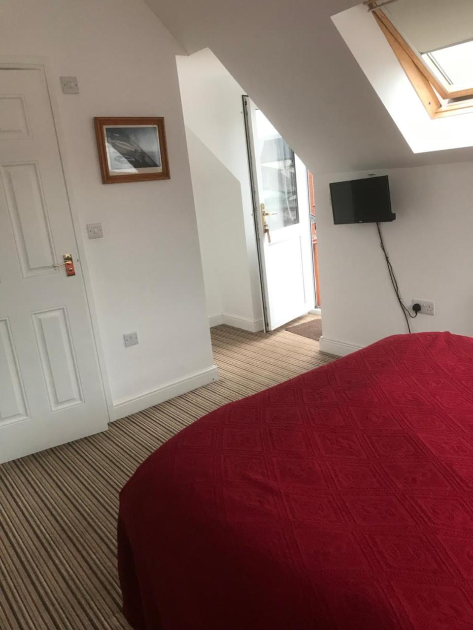 Studio Above Worlds End Microbrewery And Behind The Crown Inn Pewsey Extérieur photo